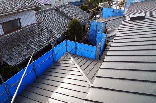 東松山の二世帯住宅　屋根