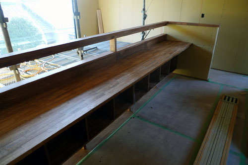 東松山の二世帯住宅　造付家具の工事も真っ盛り