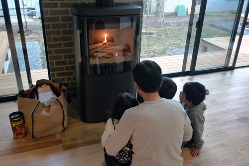 縁の繋がる家　薪ストーブの火入れ式