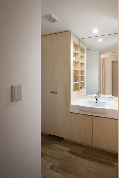 洗面脱衣室　＠旗竿地の白い家　その5